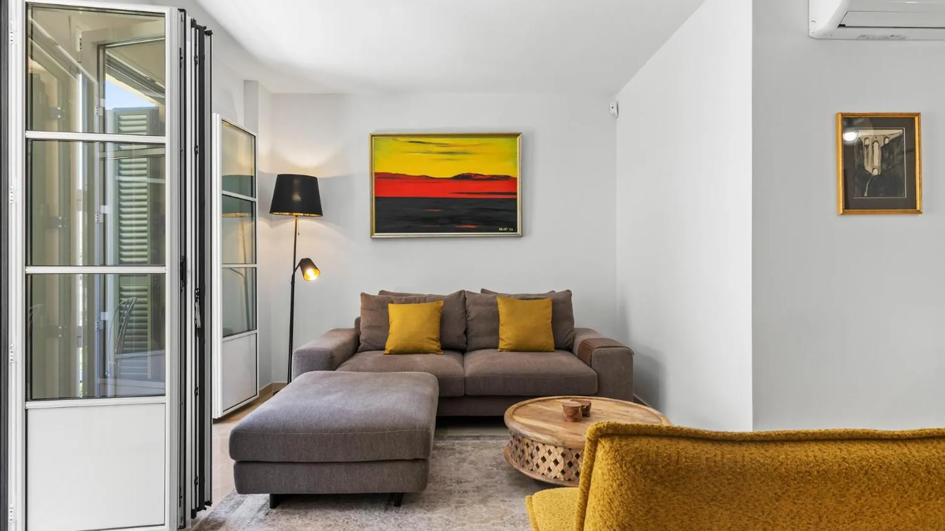 Stunning Apartment In Malaga Historic Center By Costarentals - Mal05