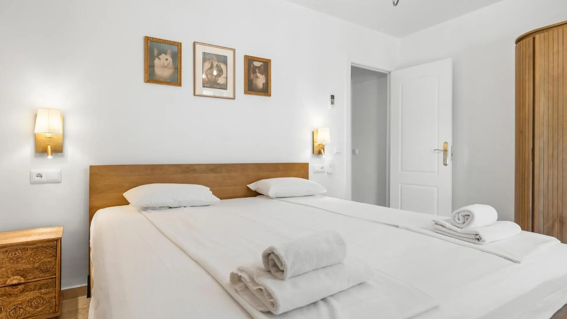 Stunning Apartment In Malaga Historic Center By Costarentals - Mal05