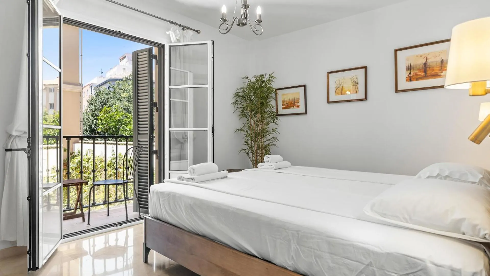 Stunning Apartment In Malaga Historic Center By Costarentals - Mal05