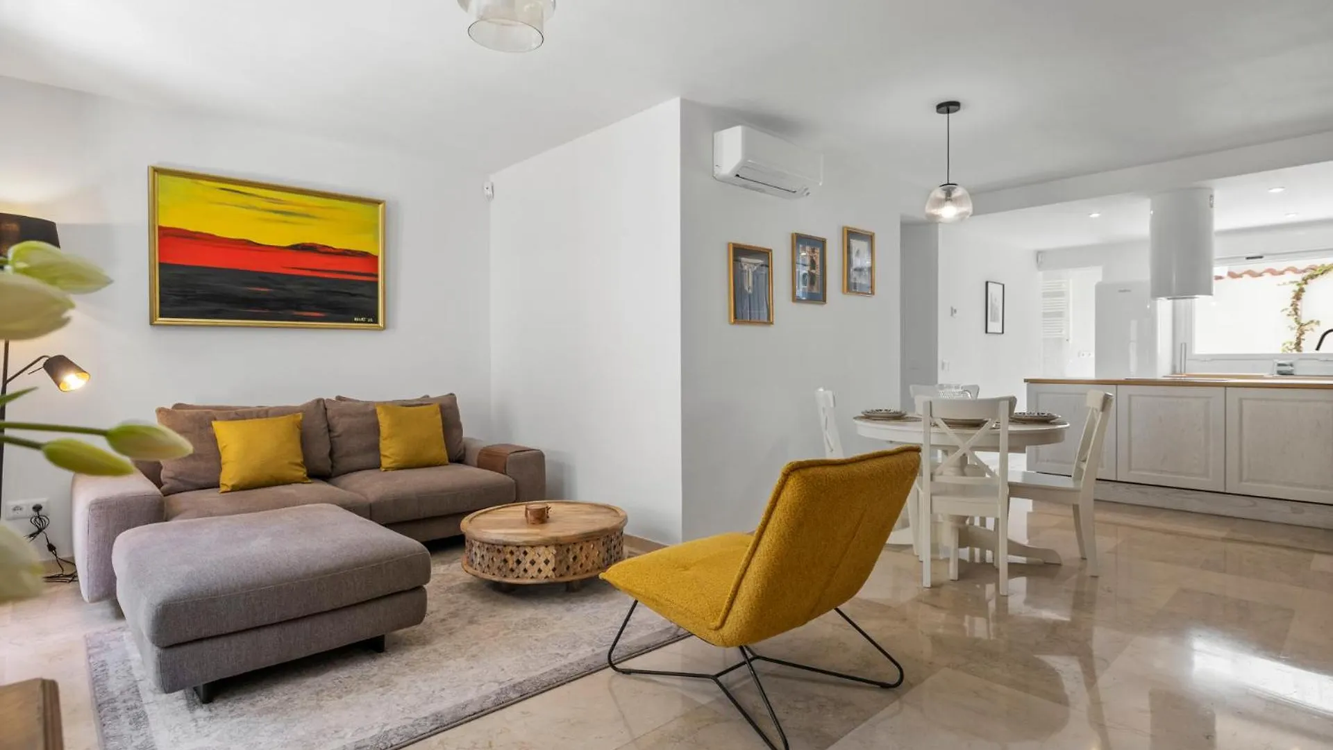 Stunning Apartment In Malaga Historic Center By Costarentals - Mal05