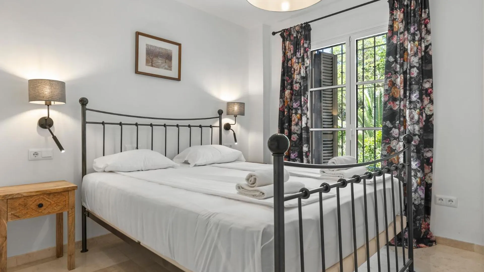 Stunning Apartment In Malaga Historic Center By Costarentals - Mal05