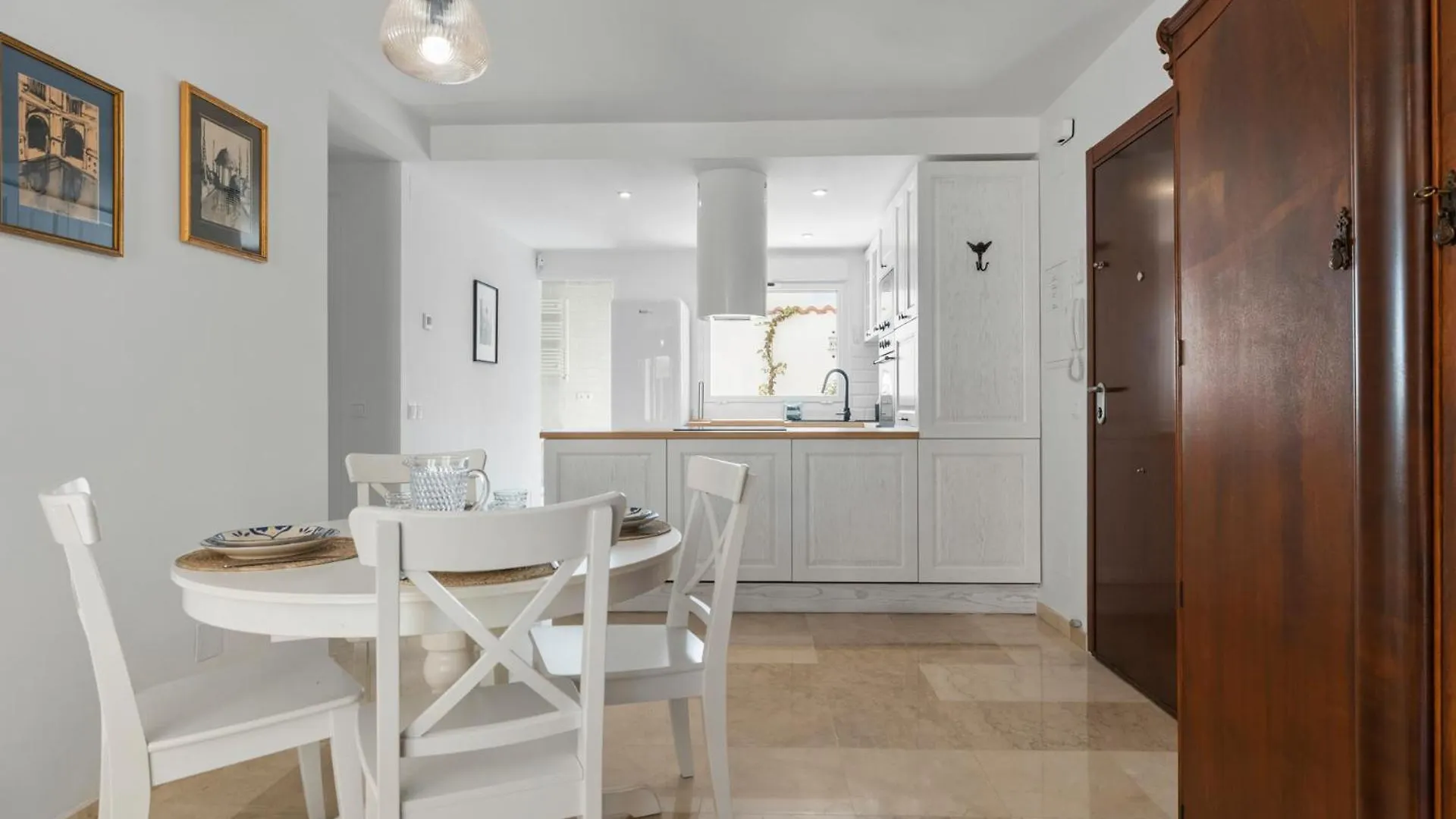 Stunning Apartment In Malaga Historic Center By Costarentals - Mal05